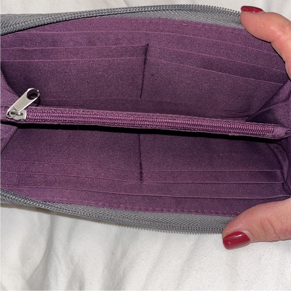 New Gray Women's Travelon Wallet Purple inside
Never Used Perfect Condition - Picture 5 of 8